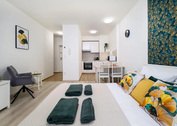 New With Parking By The Park Apartment Budapest