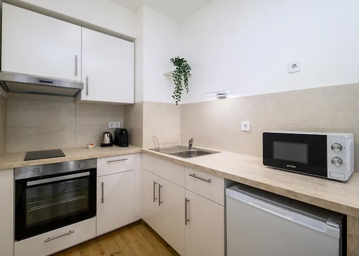 Apartment New With Parking By The Park *