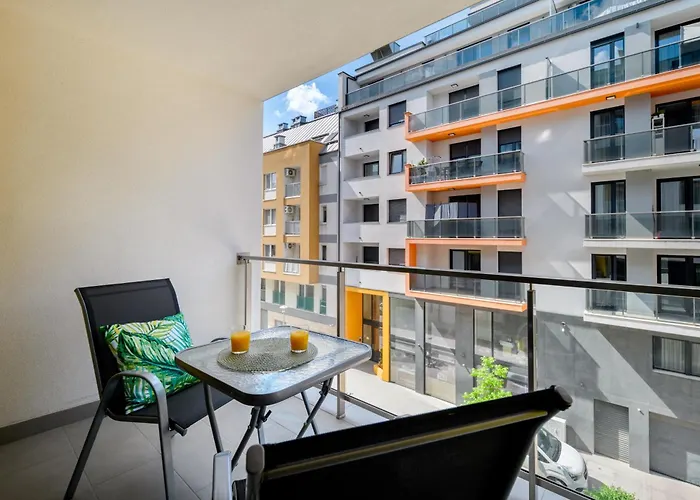 New With Parking By The Park *