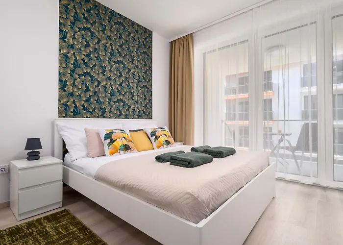 New With Parking By The Park Apartment *