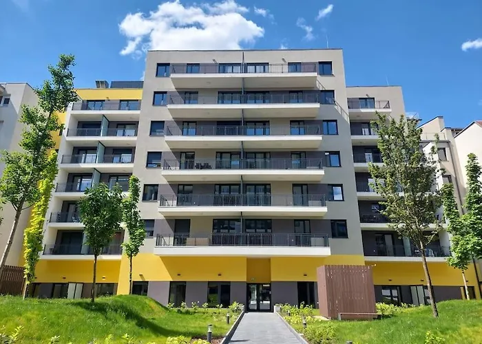 New With Parking By The Park Apartment *